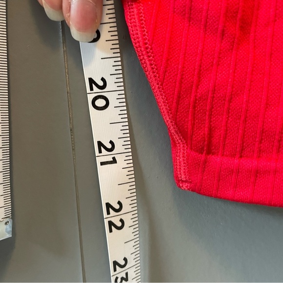 Victoria’s Secret PINK red compression leggings 21” size medium - Picture 5 of 11